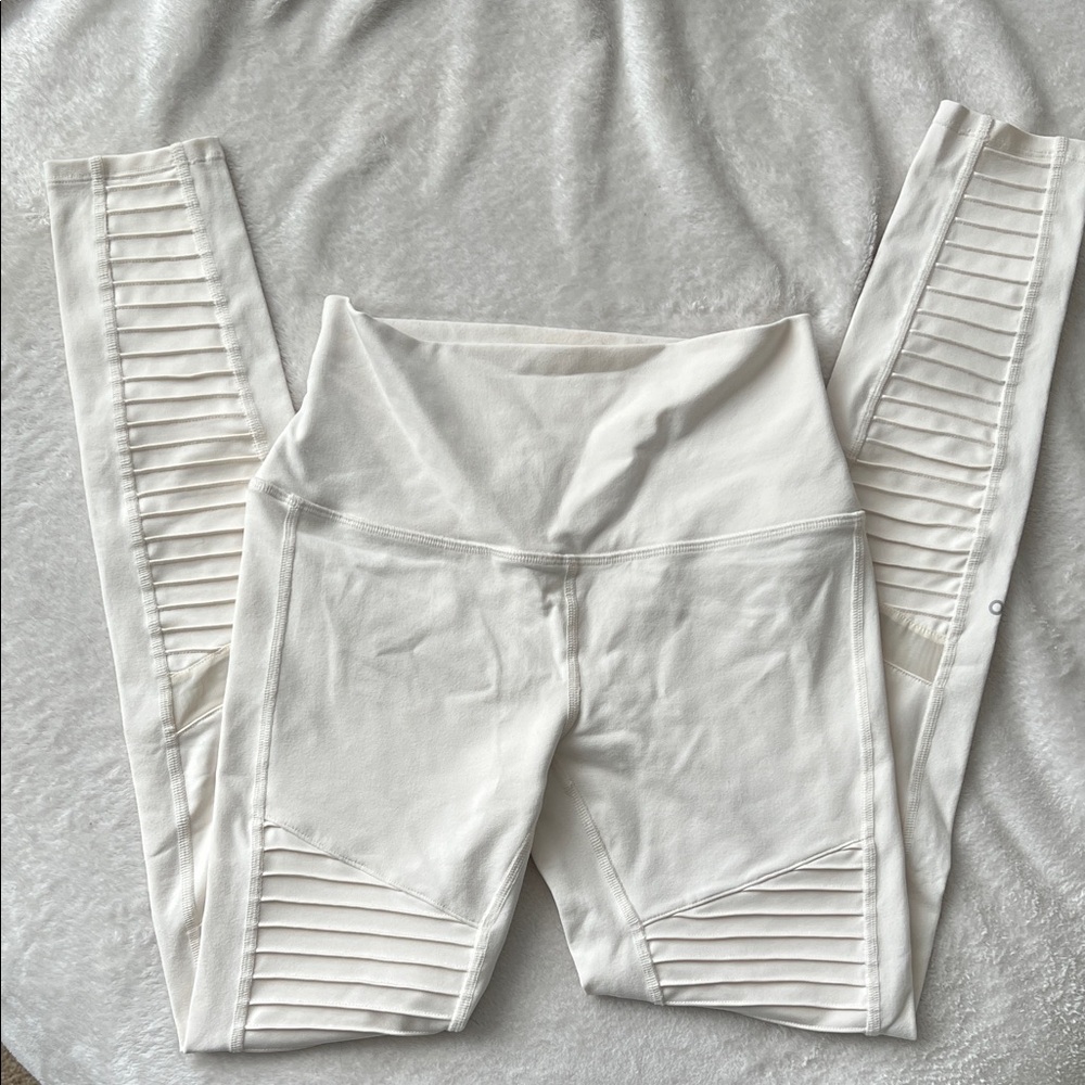{ALO} Yoga Cream Leggings